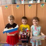Создание праздничных плакатов, открыток и сувениров.