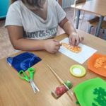 Конспект занятия по аппликации «Морковка для зайчика»